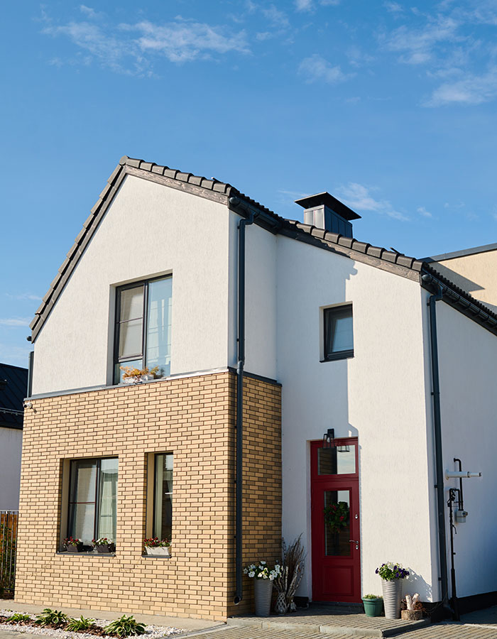 facade-of-small-white-cottage-with-three-windows-a-DYPUD6V.jpg